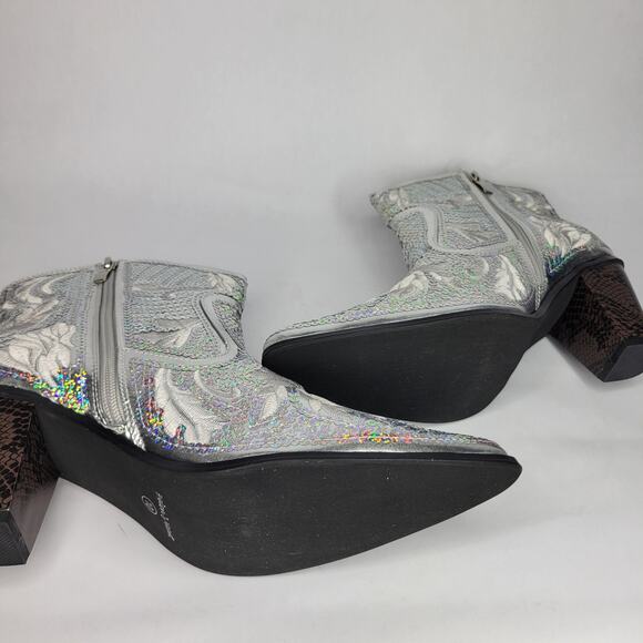 NEW Helen's Heart Embroidered Sequin Silver Metallic Cowboy Booties Size 10 - Picture 9 of 12